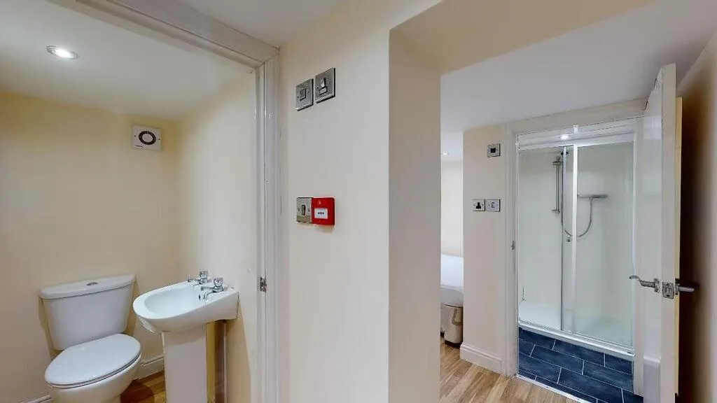6 bedroom terraced house for rent