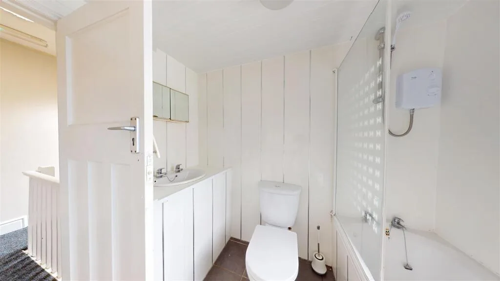 5 bedroom semi-detached house for rent