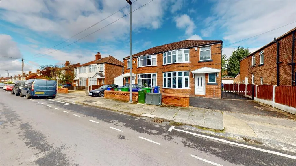 5 bedroom semi-detached house for rent