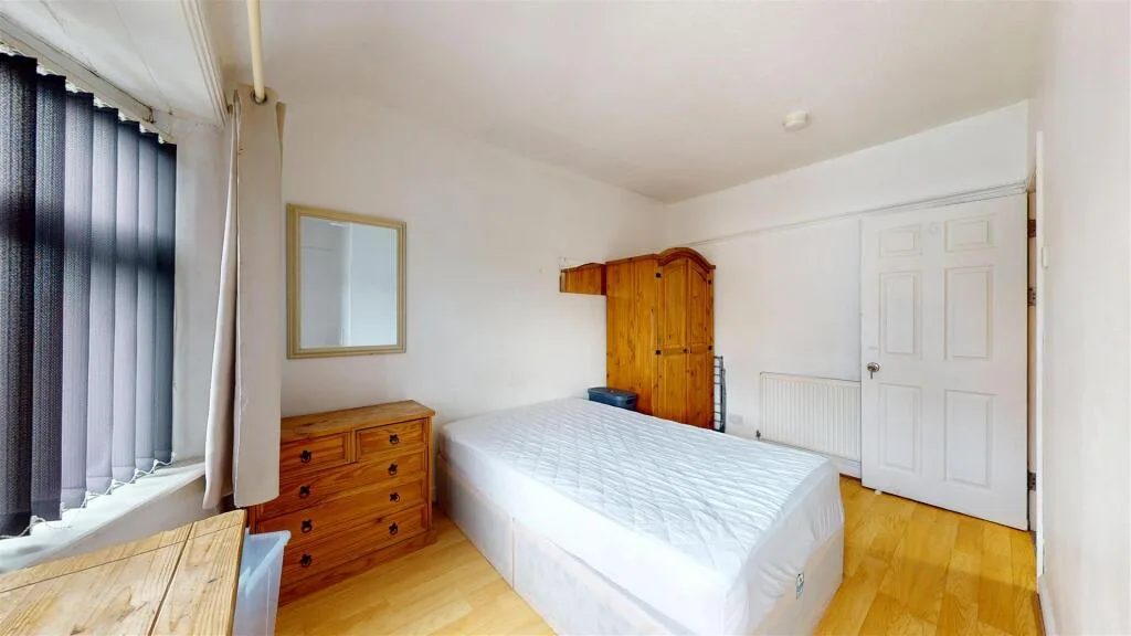 5 bedroom semi-detached house for rent