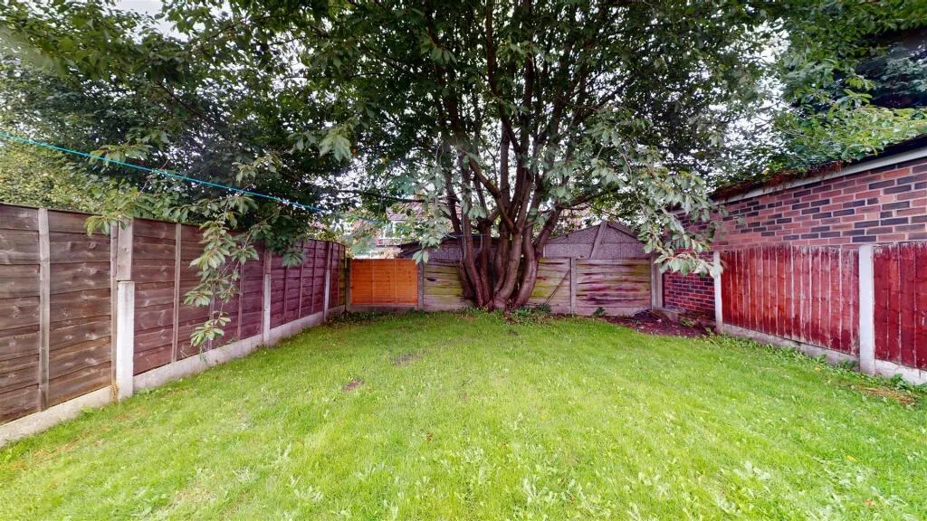 5 bedroom semi-detached house for rent