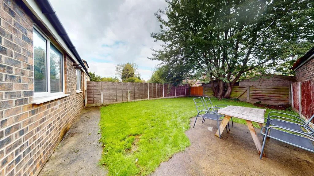 5 bedroom semi-detached house for rent