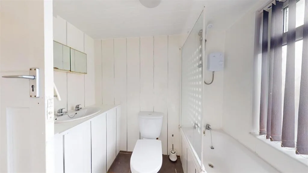5 bedroom semi-detached house for rent
