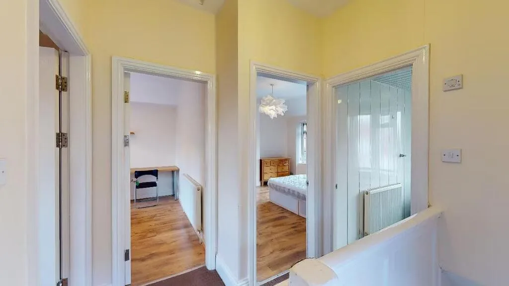 6 bedroom semi-detached house for rent