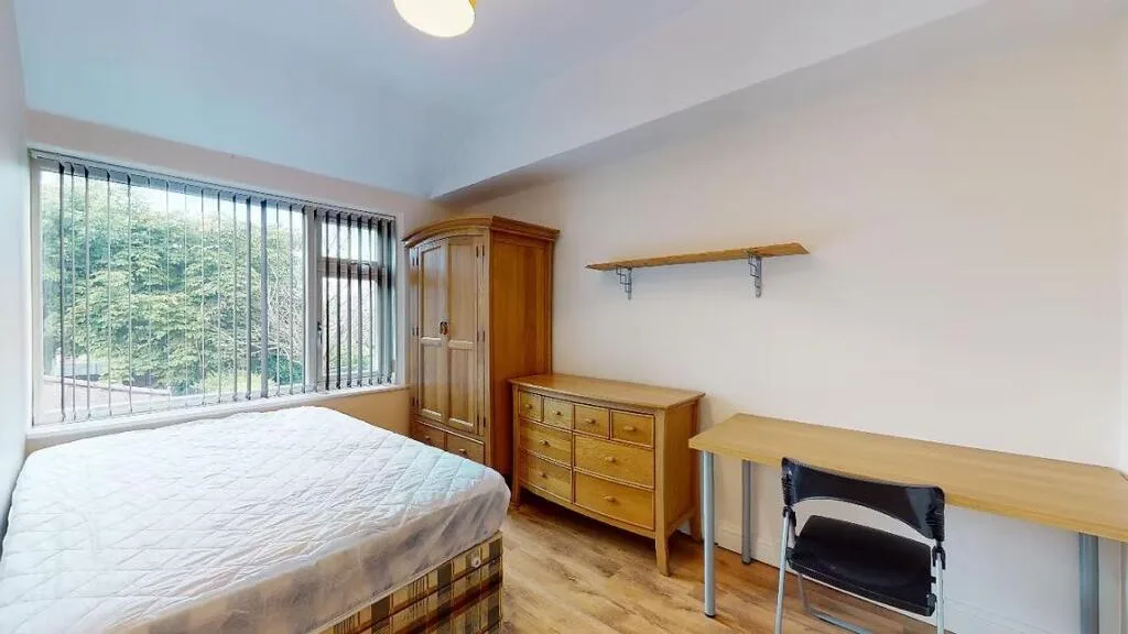 6 bedroom semi-detached house for rent