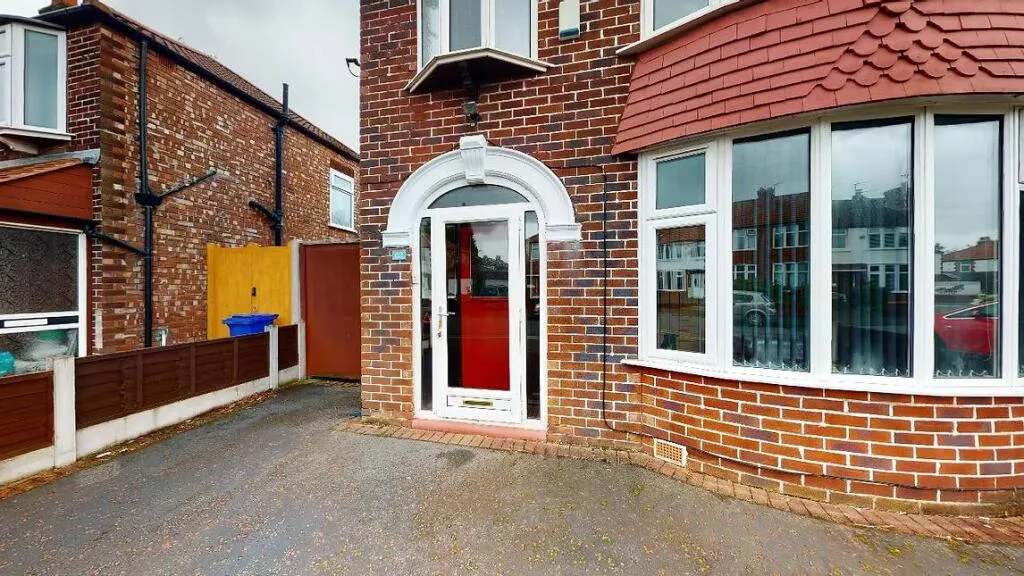 6 bedroom semi-detached house for rent