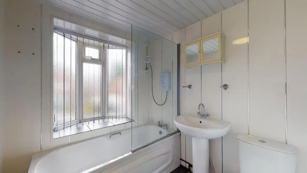 6 bedroom semi-detached house for rent