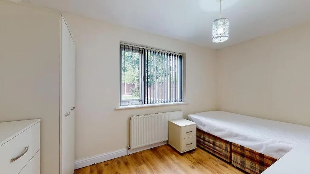 6 bedroom semi-detached house for rent