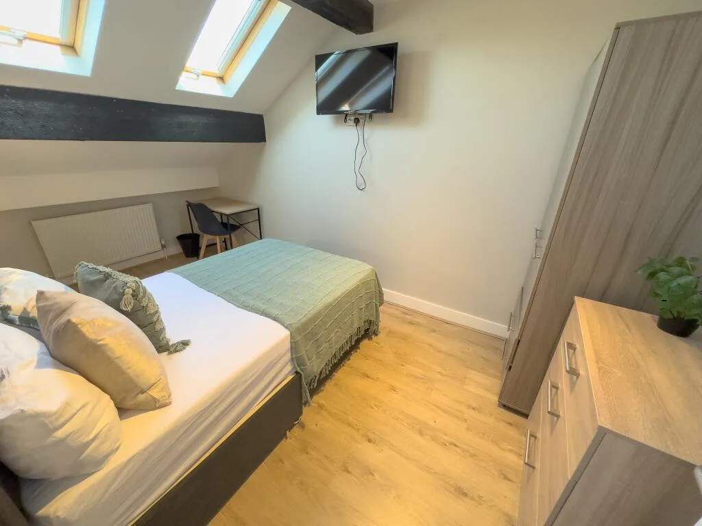 6 bedroom terraced house for rent