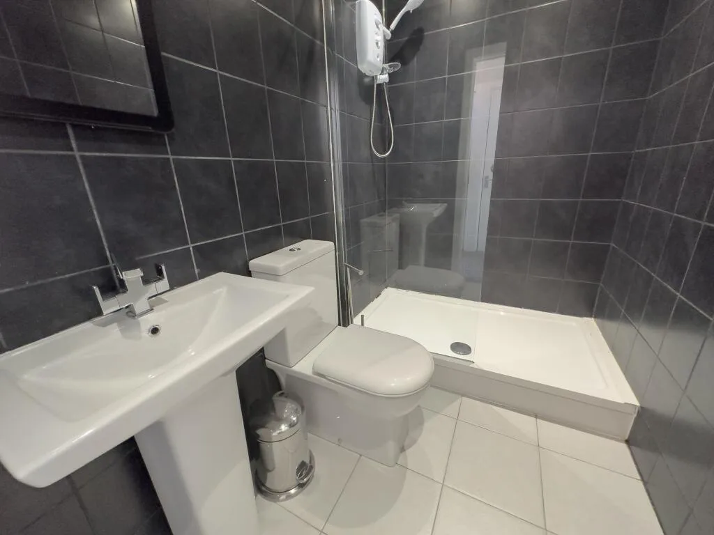 6 bedroom terraced house for rent