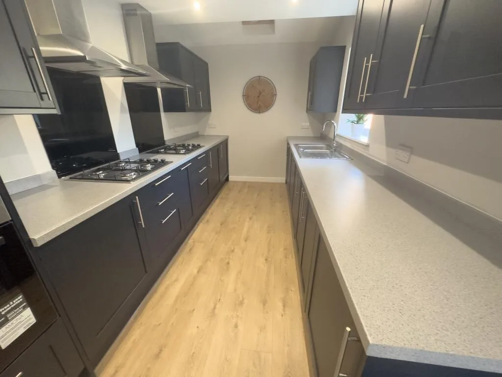 6 bedroom terraced house for rent