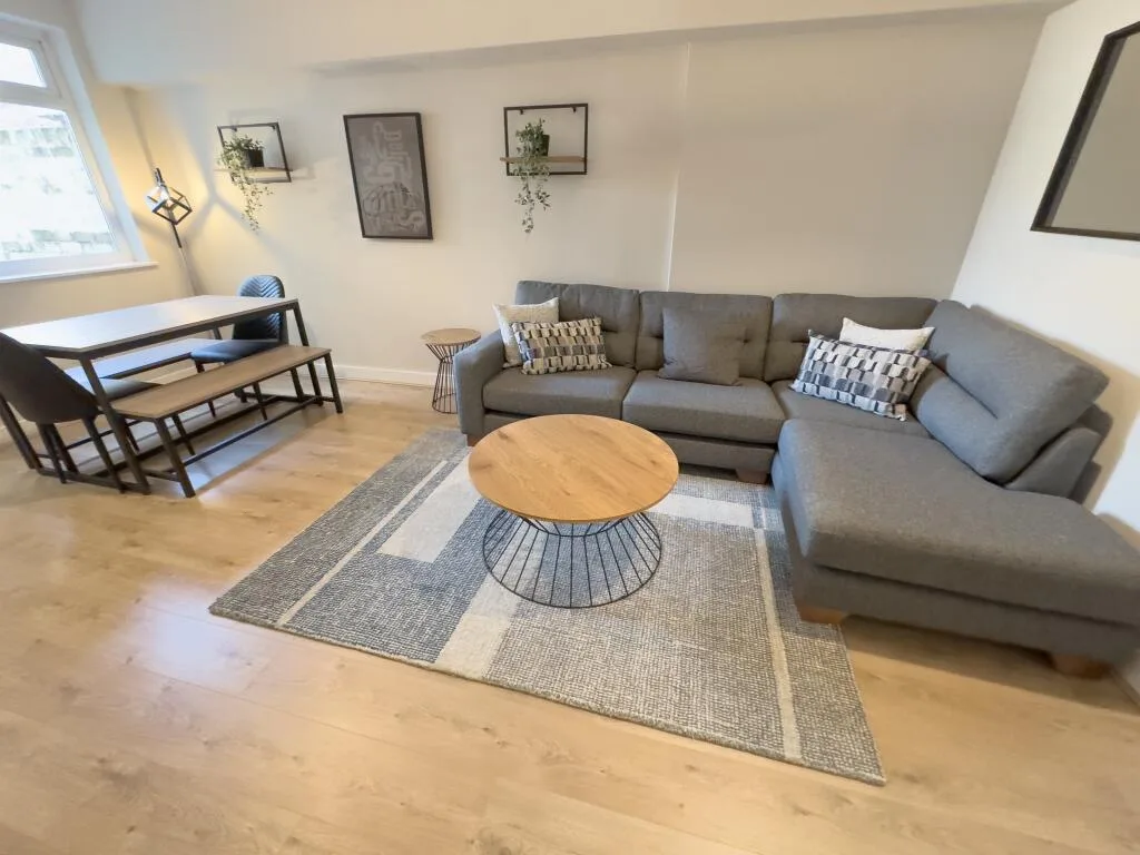 6 bedroom terraced house for rent