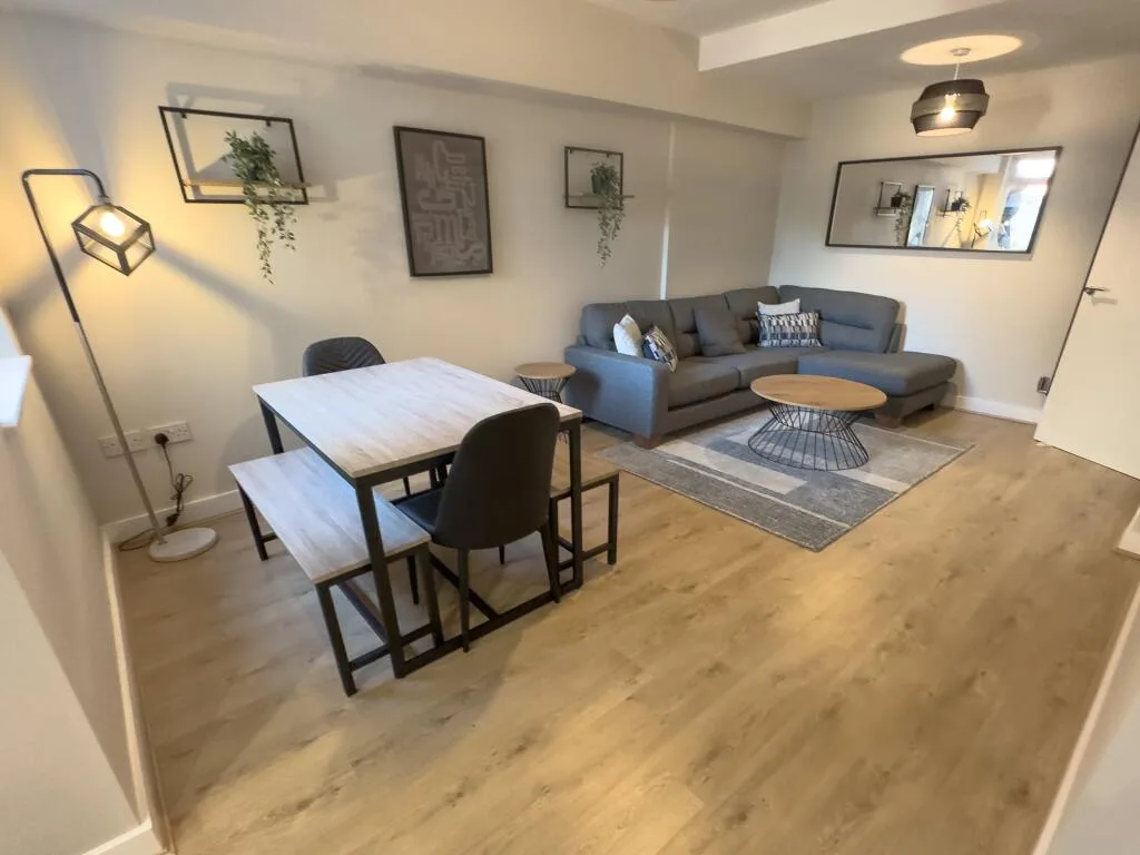 6 bedroom terraced house for rent