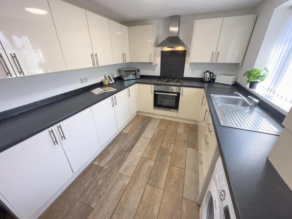 6 bedroom terraced house for rent