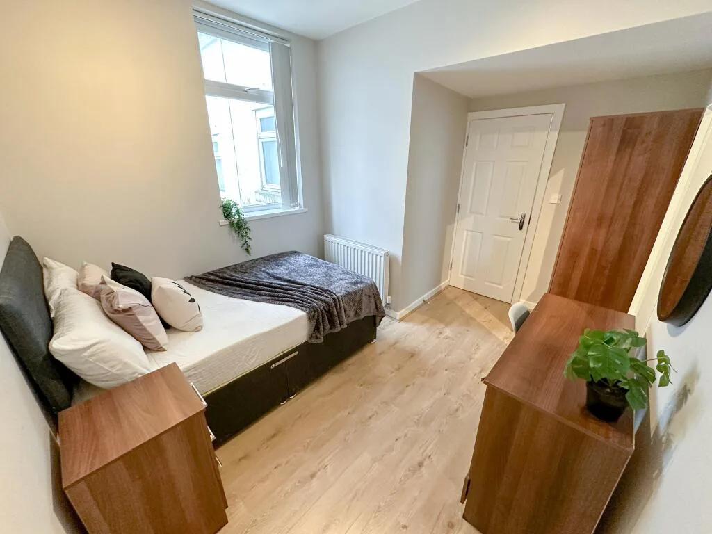 6 bedroom terraced house for rent
