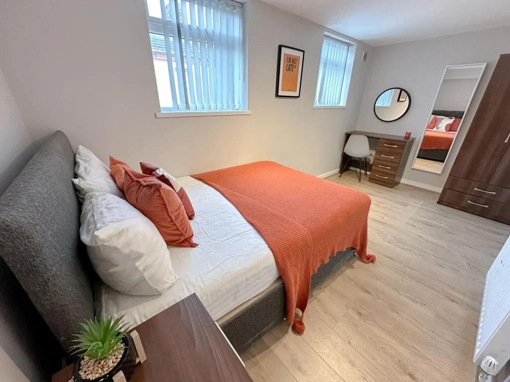 6 bedroom terraced house for rent