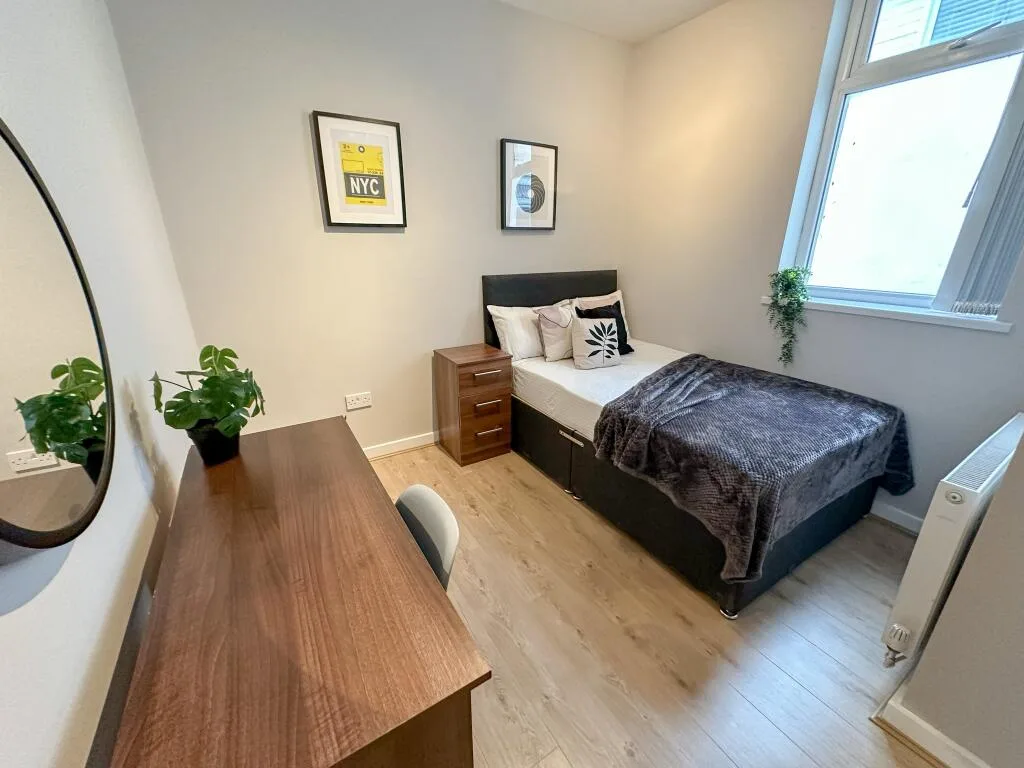 6 bedroom terraced house for rent