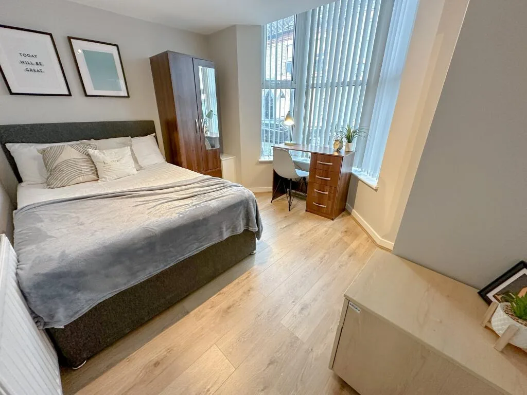 6 bedroom terraced house for rent
