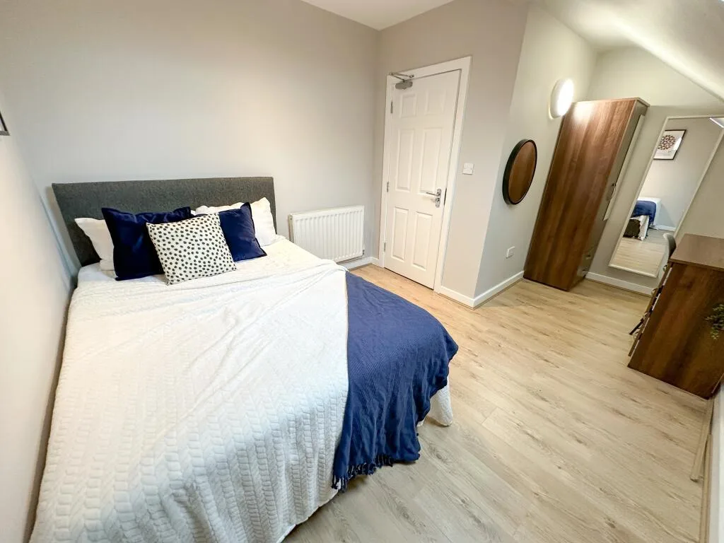 6 bedroom terraced house for rent