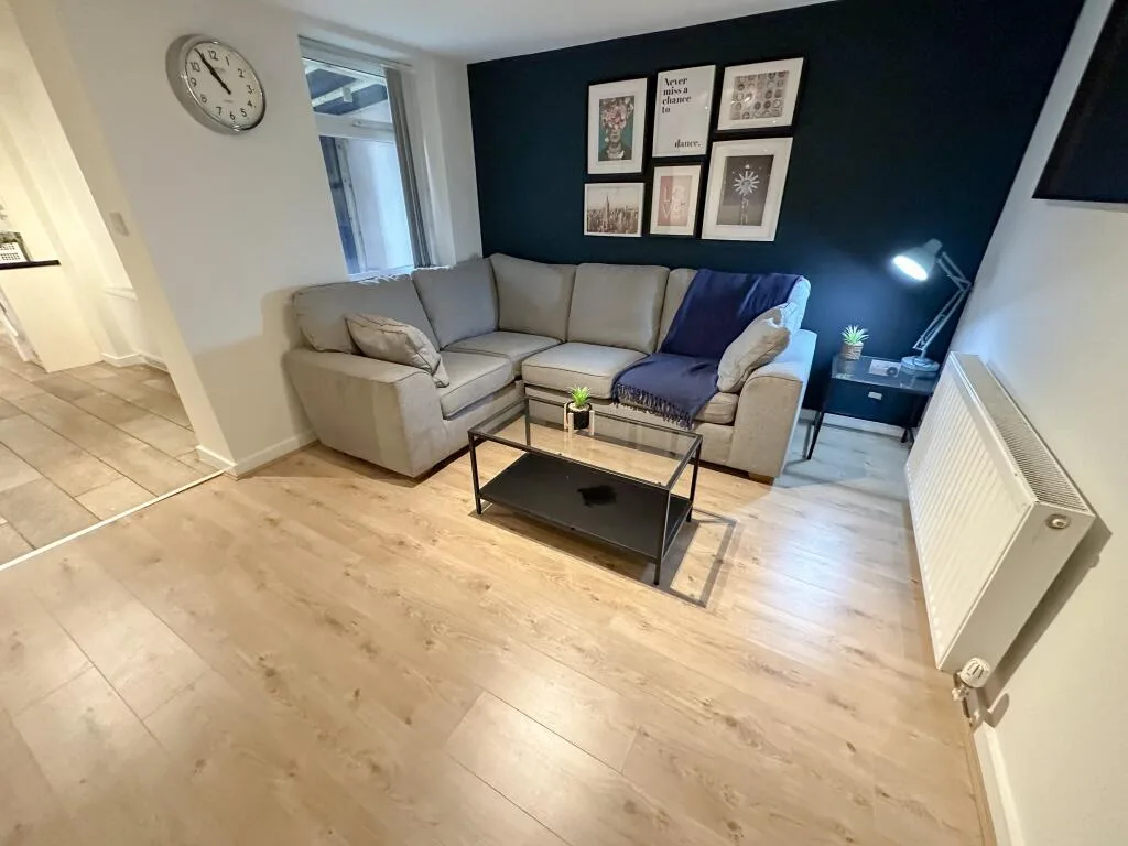 6 bedroom terraced house for rent