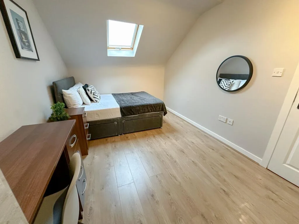 6 bedroom terraced house for rent