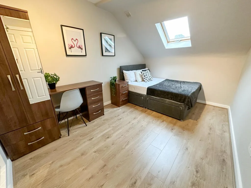 6 bedroom terraced house for rent
