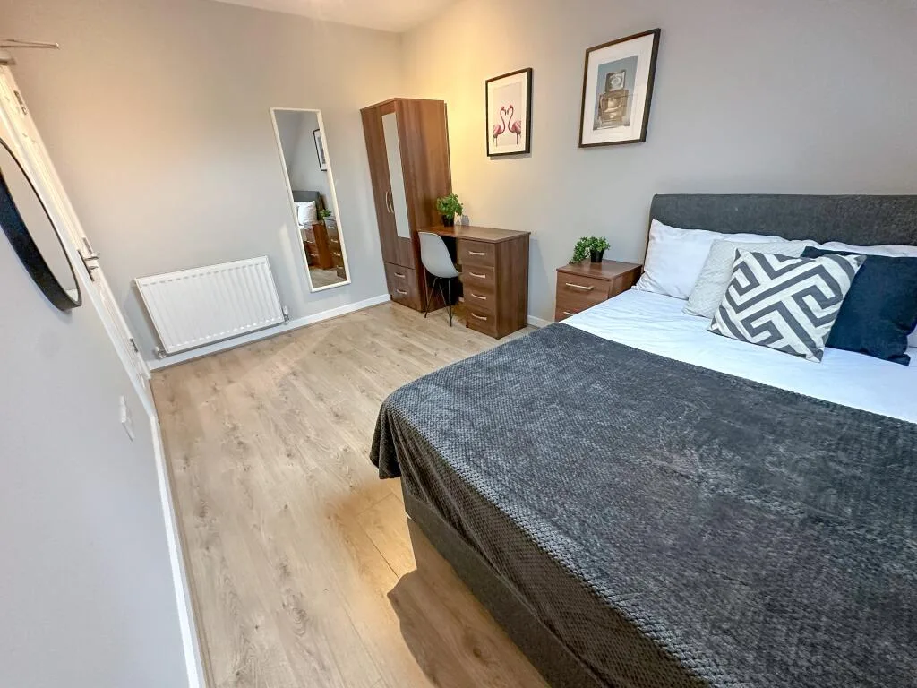 6 bedroom terraced house for rent