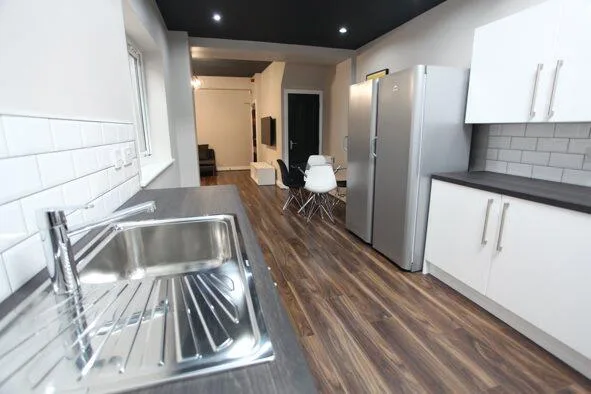 5 bedroom terraced house for rent