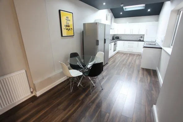 5 bedroom terraced house for rent