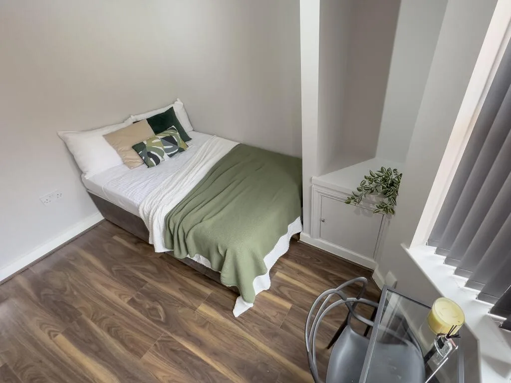 5 bedroom terraced house for rent