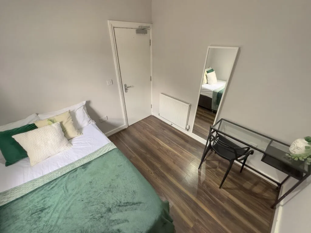5 bedroom terraced house for rent