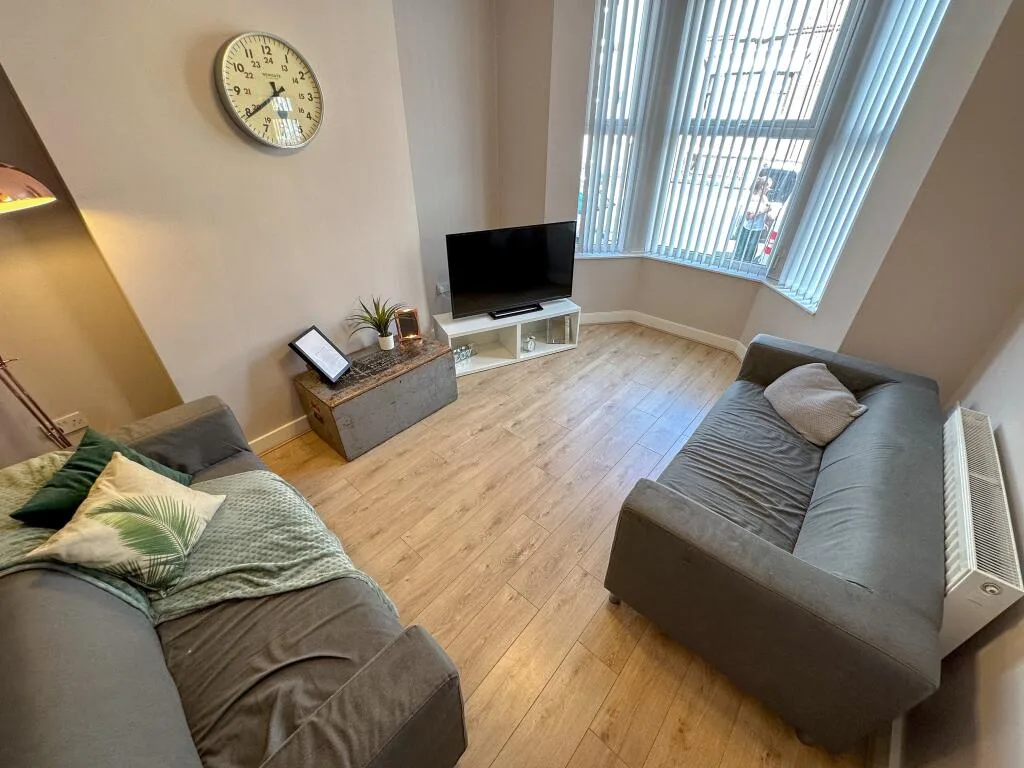 5 bedroom terraced house for rent