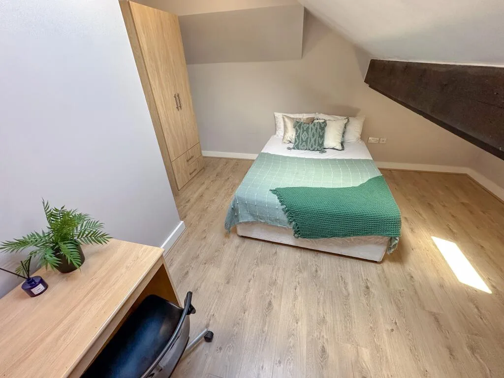 5 bedroom terraced house for rent