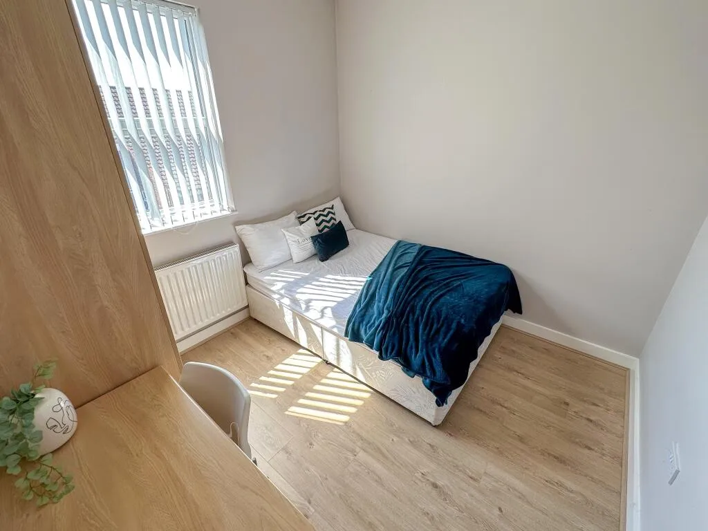5 bedroom terraced house for rent