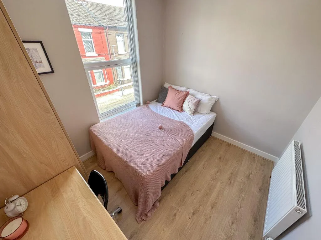 5 bedroom terraced house for rent