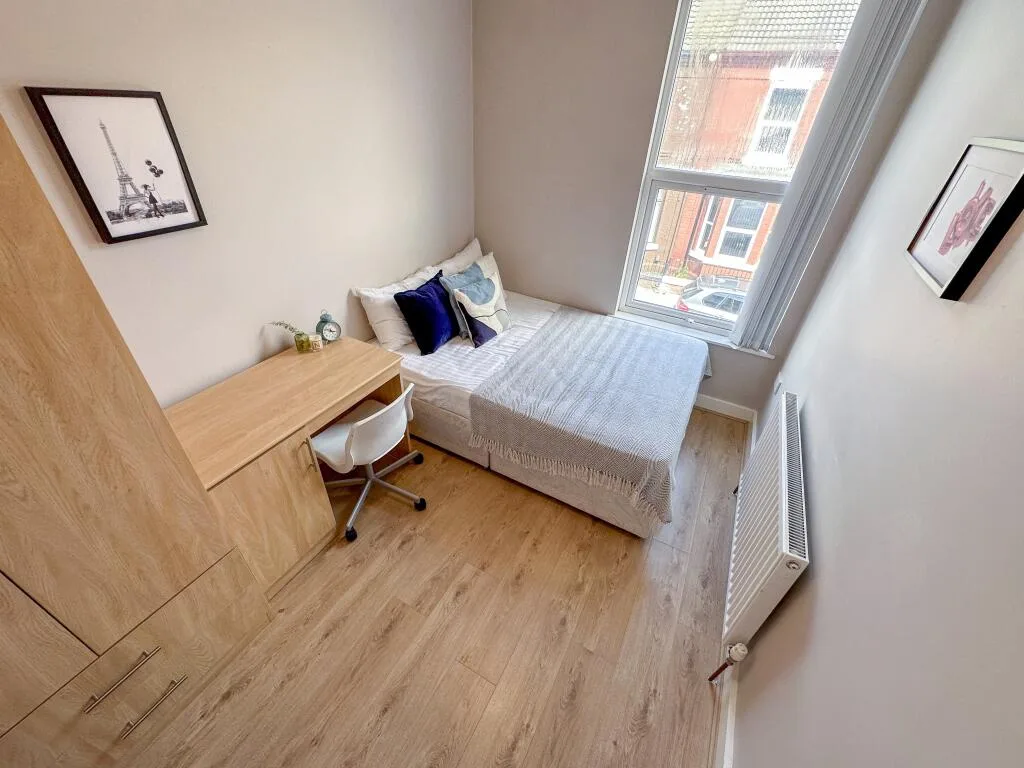 5 bedroom terraced house for rent