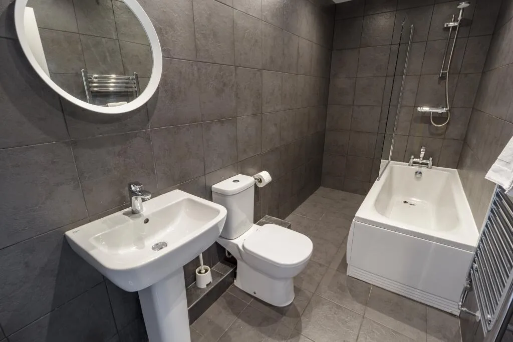 5 bedroom terraced house for rent