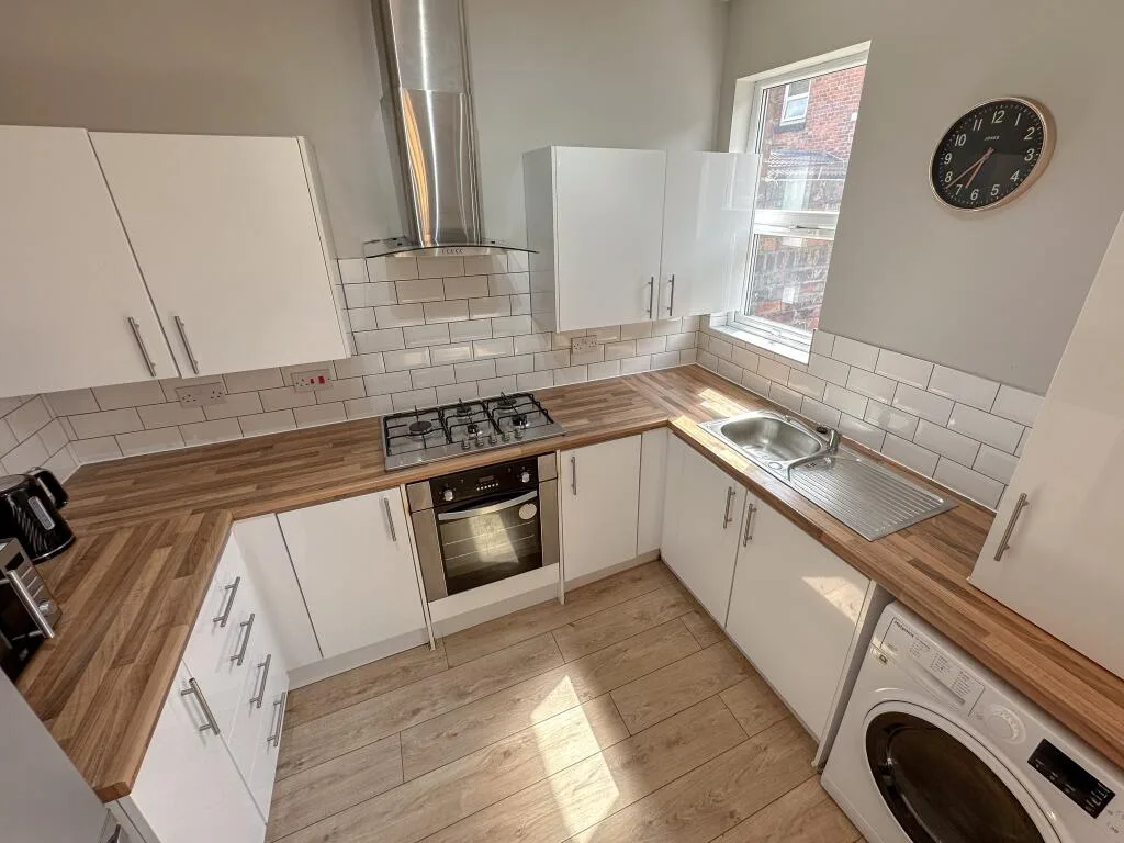 5 bedroom terraced house for rent