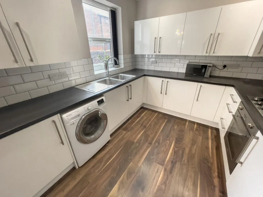 6 bedroom terraced house for rent