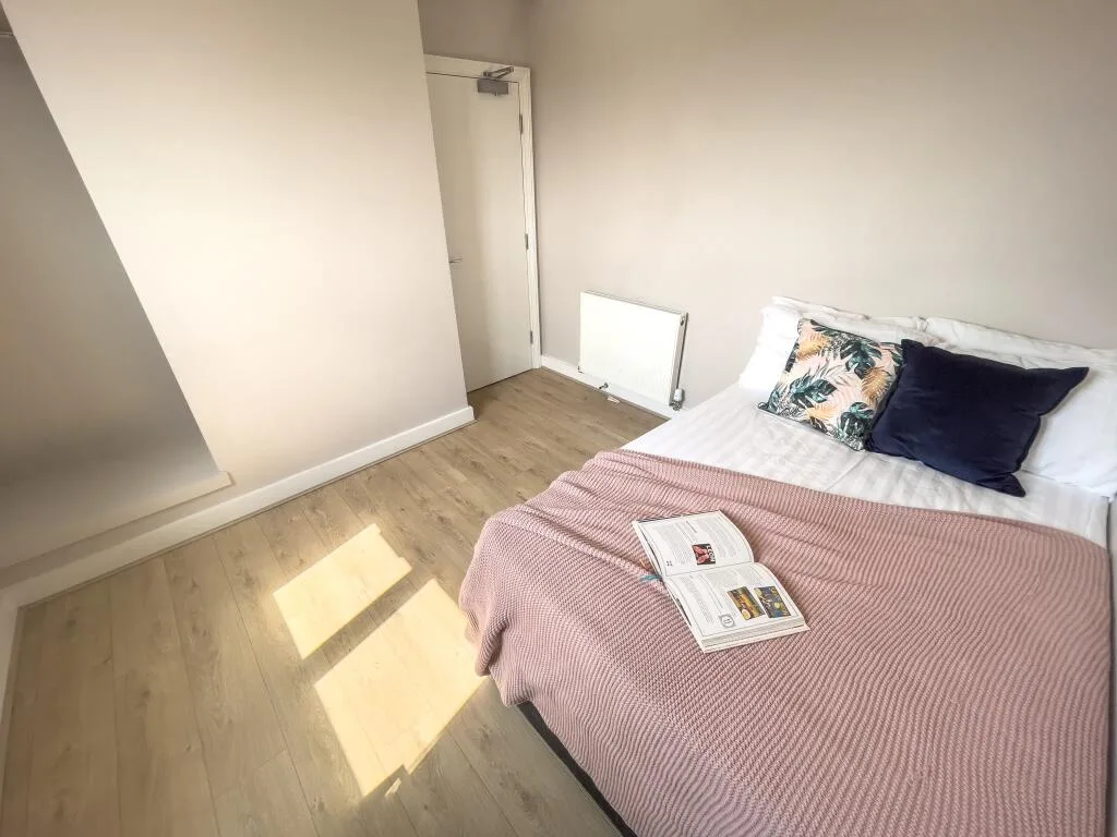 6 bedroom terraced house for rent