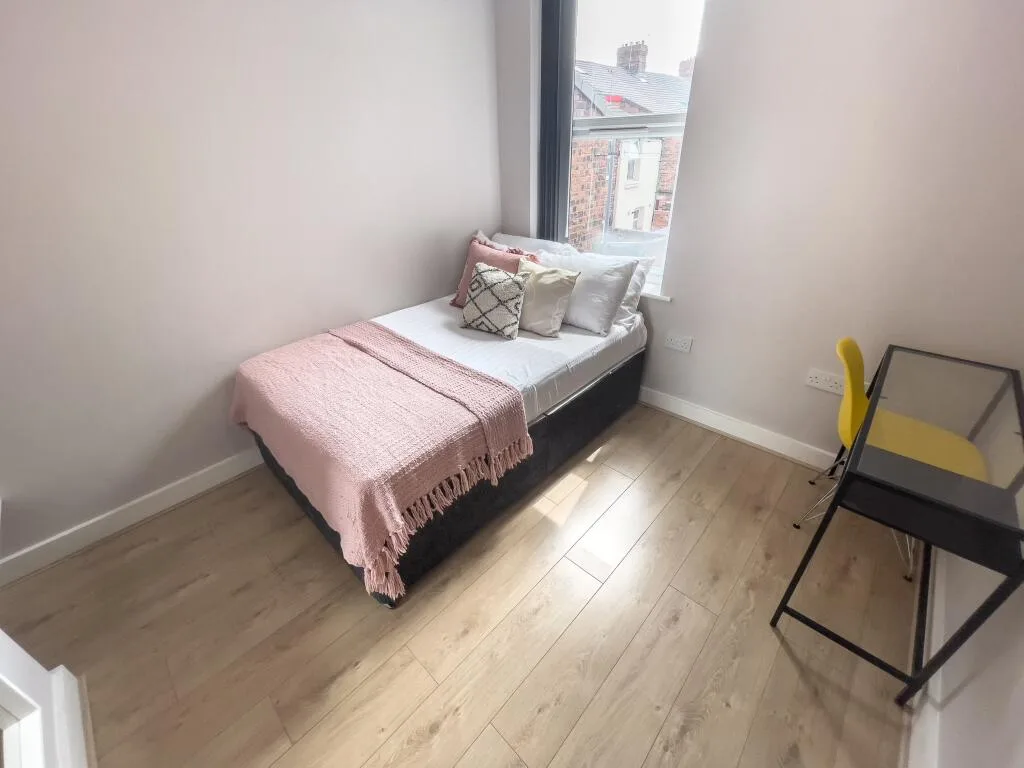 6 bedroom terraced house for rent