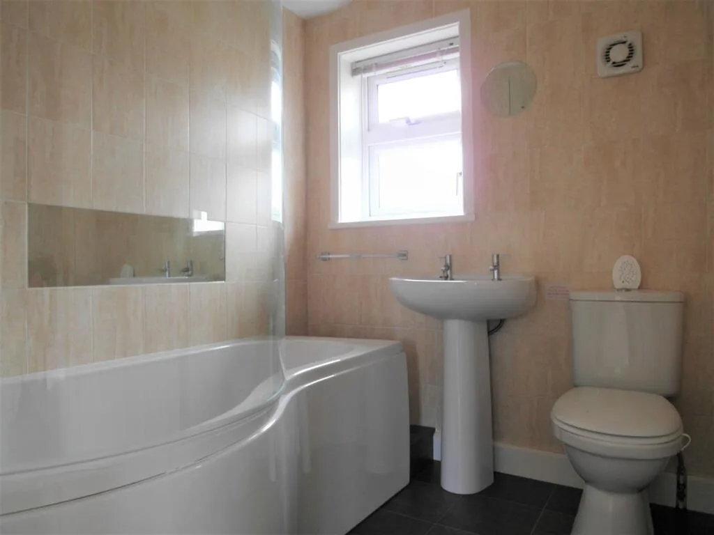 2 bedroom semi-detached house for rent