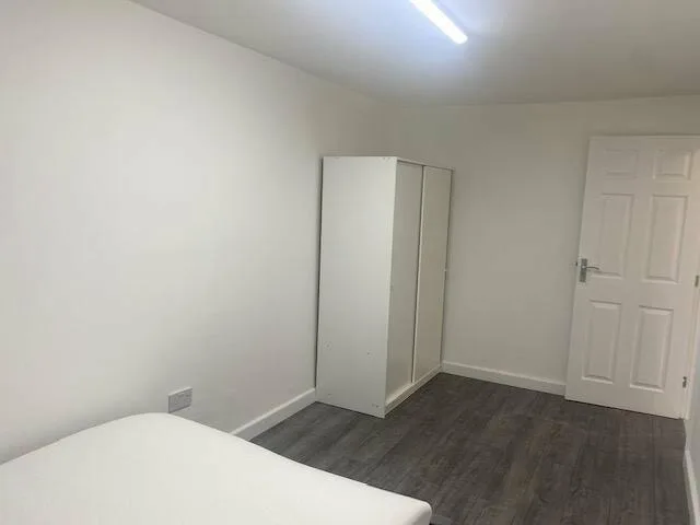 4 bedroom semi-detached house for rent
