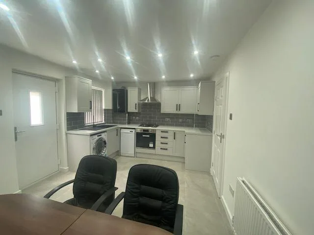 4 bedroom semi-detached house for rent