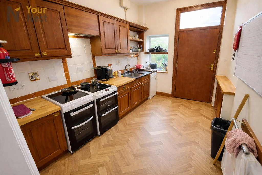 7 bedroom terraced house for rent