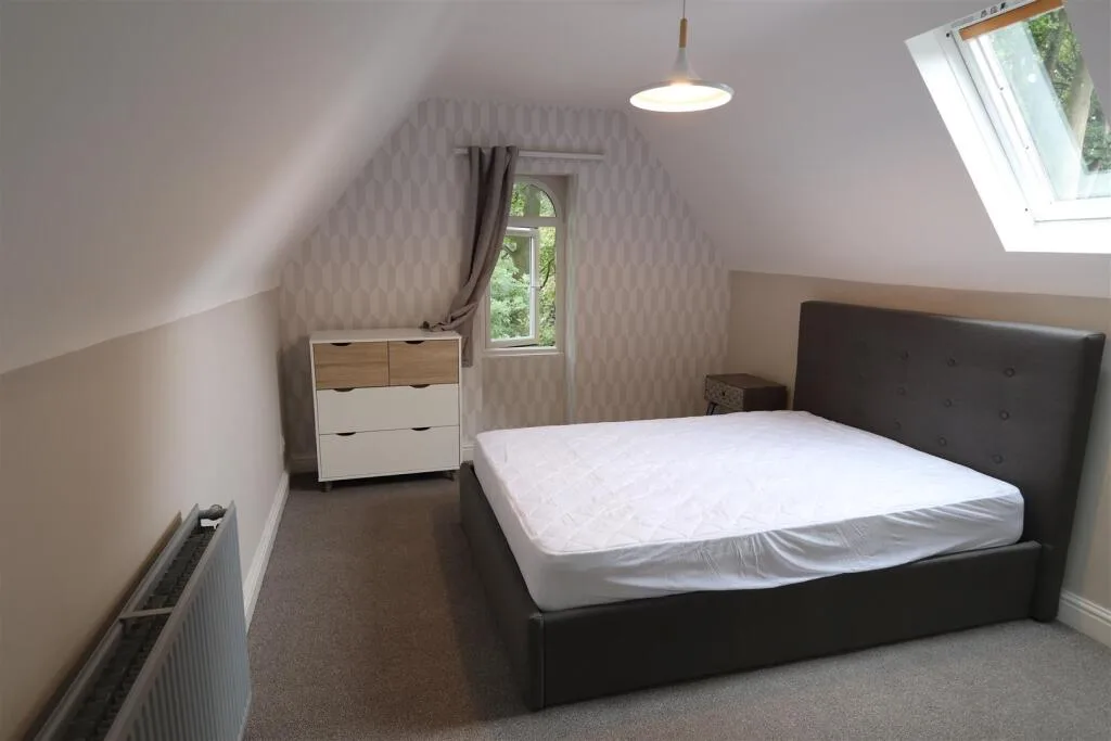 8 bedroom detached house for rent