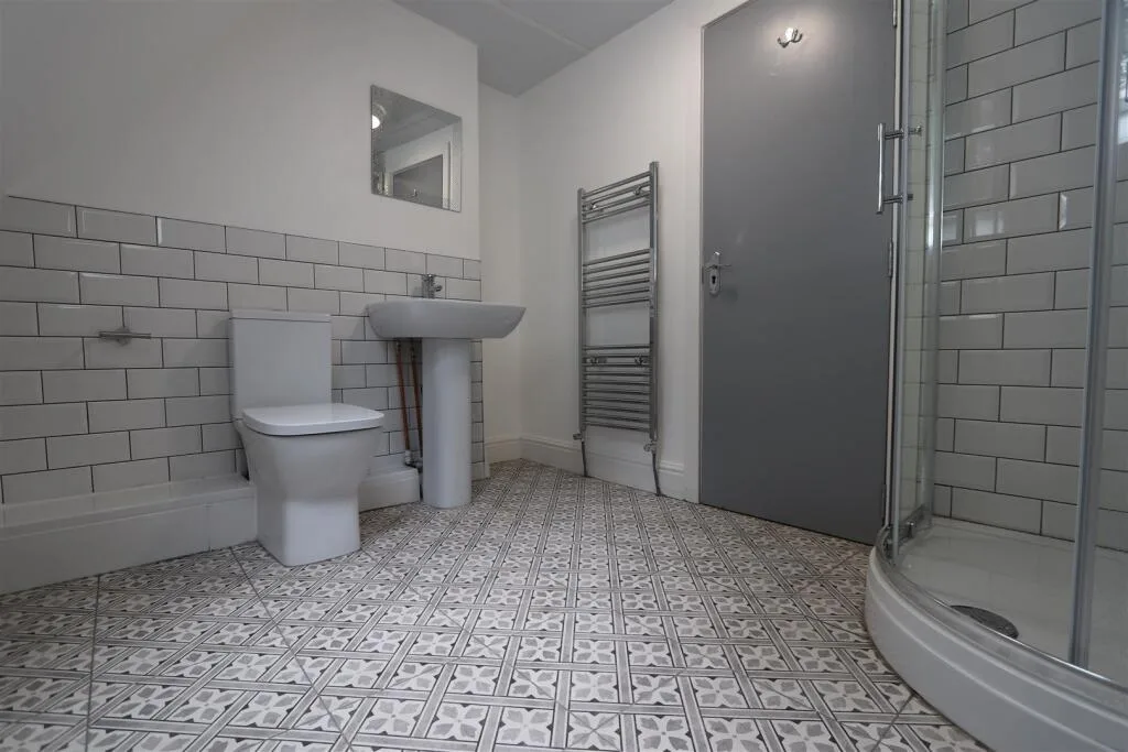 8 bedroom detached house for rent