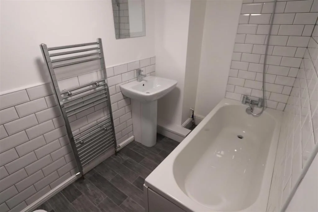 8 bedroom detached house for rent