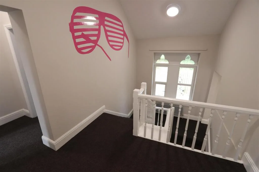 8 bedroom detached house for rent
