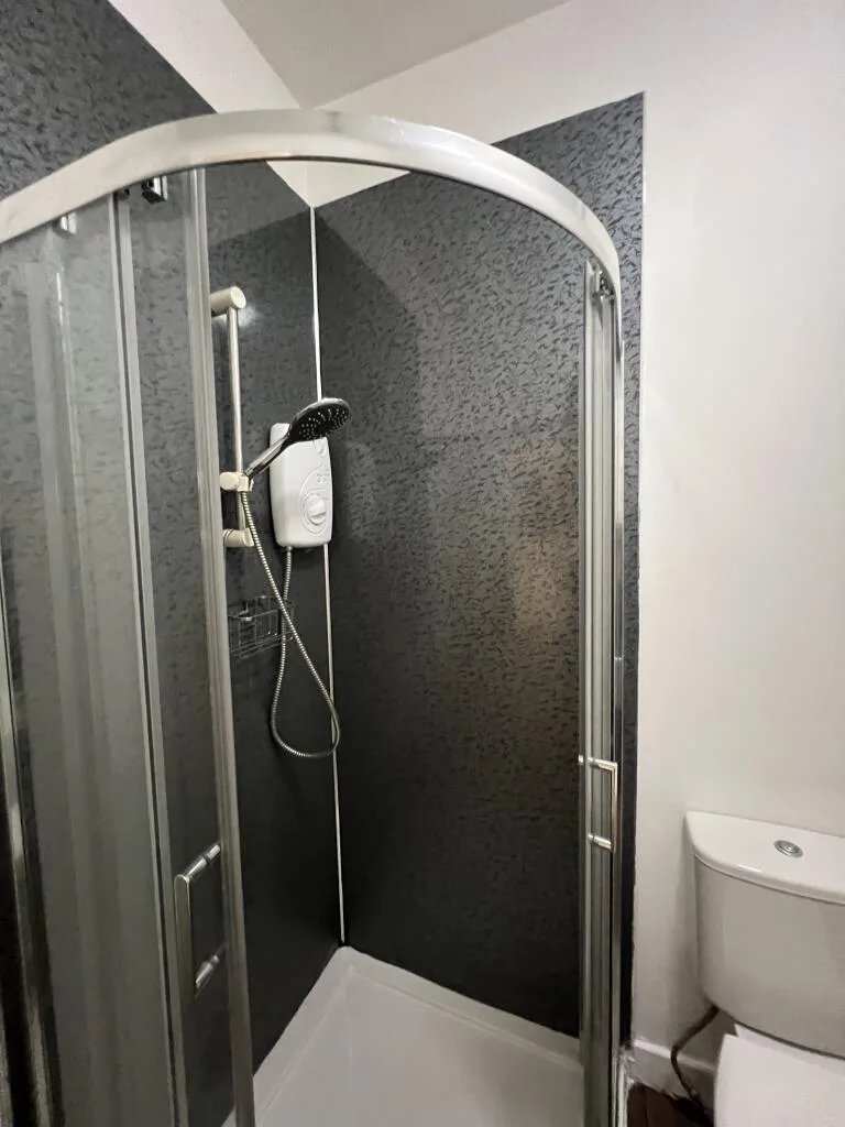 6 bedroom terraced house for rent